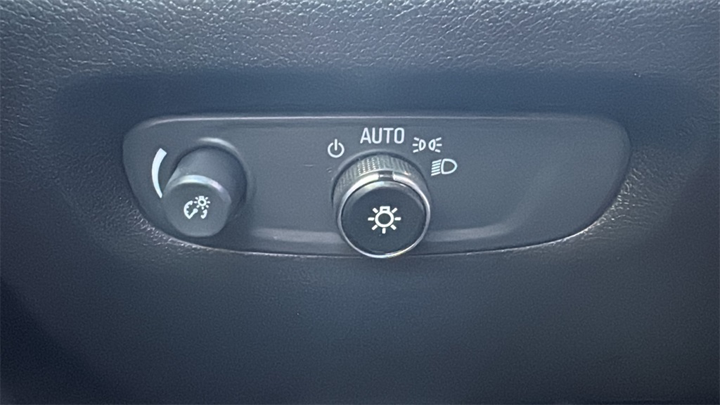2018 Chevrolet Traverse LS photo 16