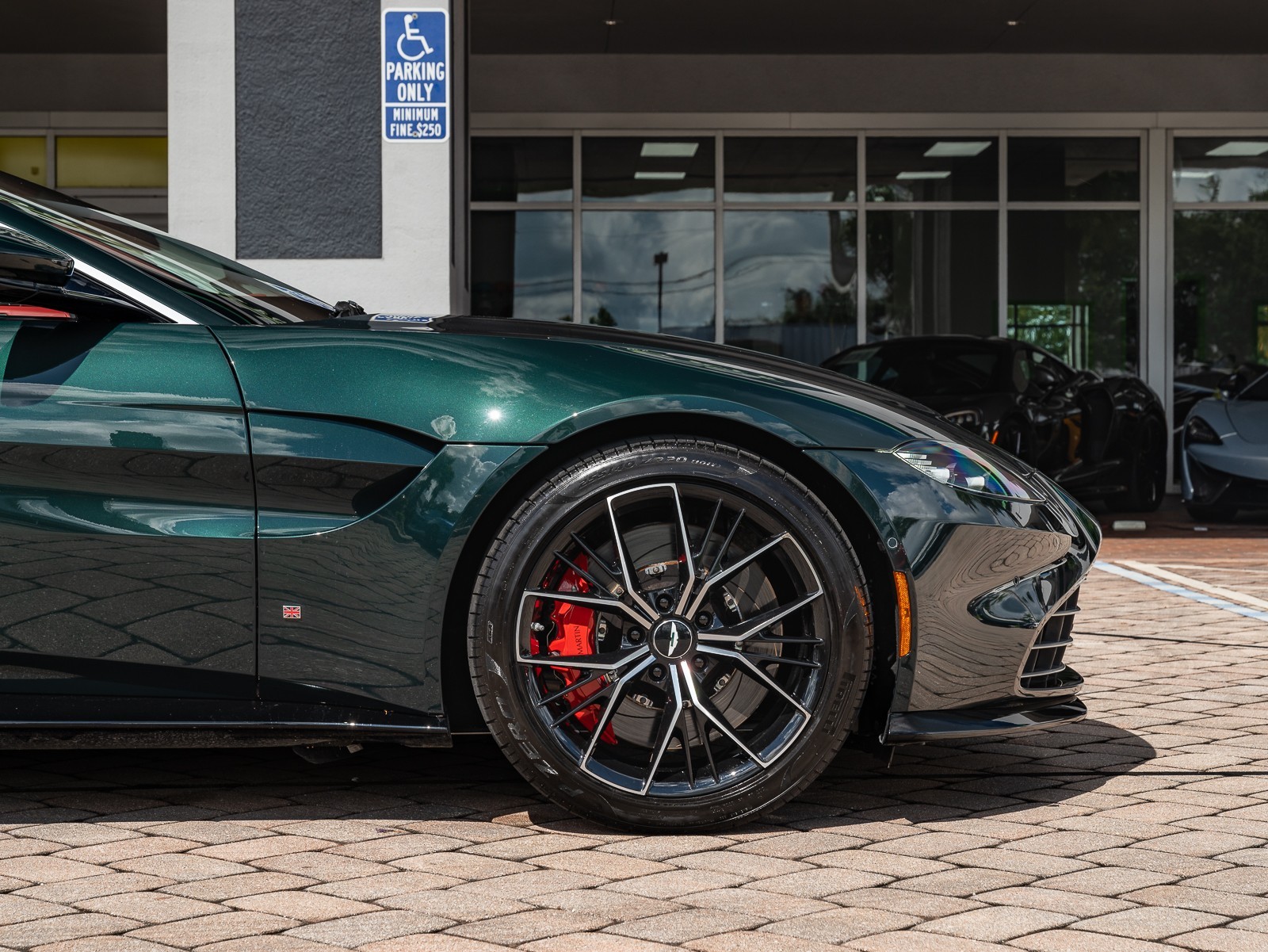 2021 Aston Martin Vantage photo 11
