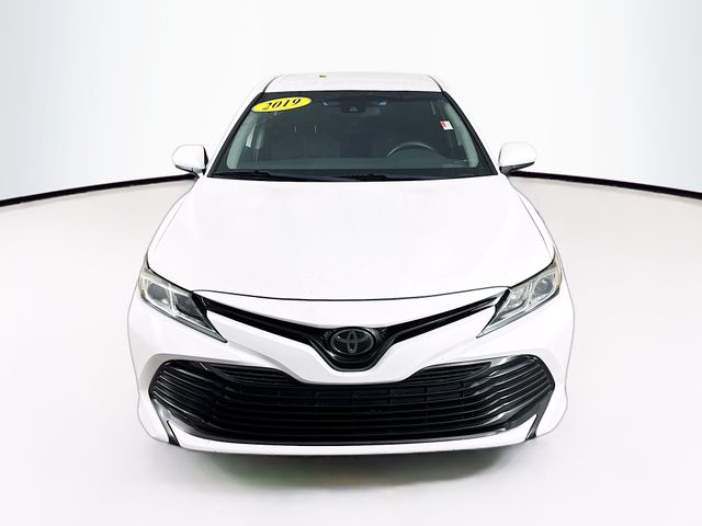 2019 Toyota Camry L photo 2