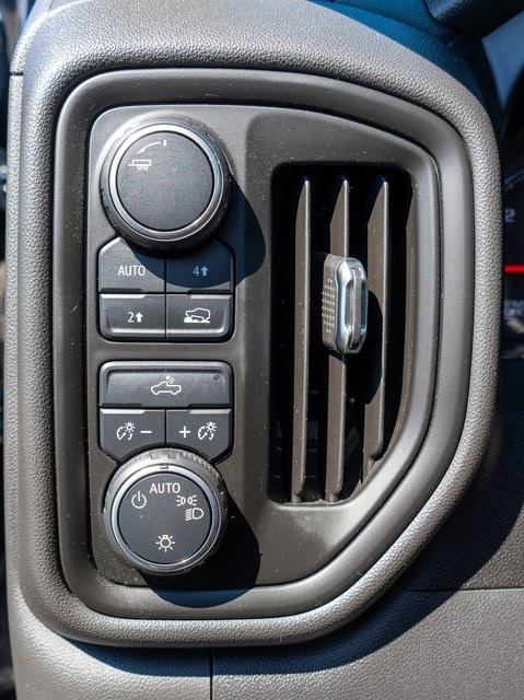 2020 Chevrolet Silverado 1500 Custom photo 11