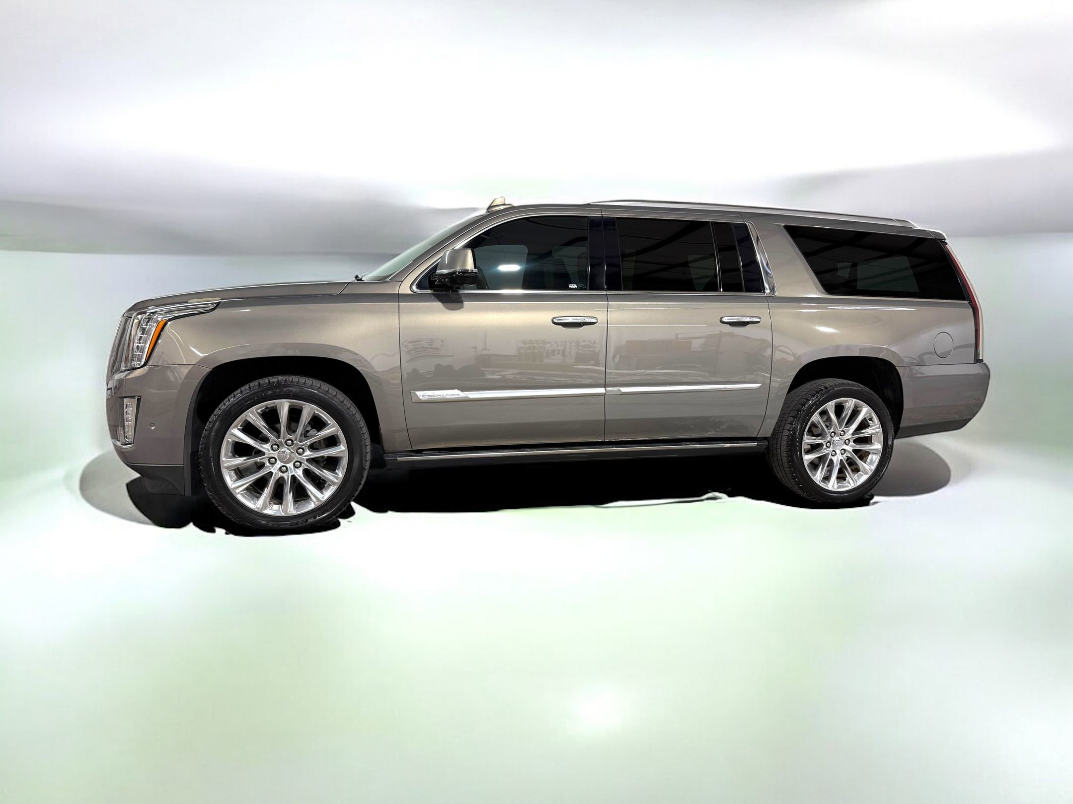 2018 Cadillac Escalade ESV Platinum photo 2