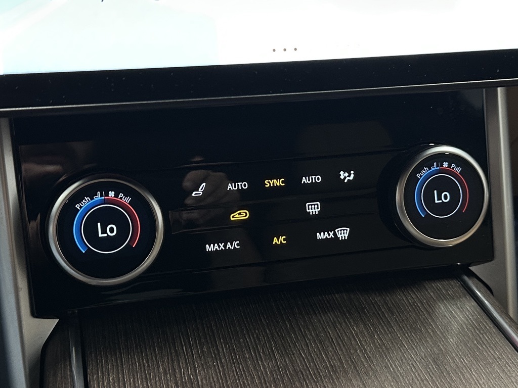 2023 Land Rover Range Rover SE photo 29