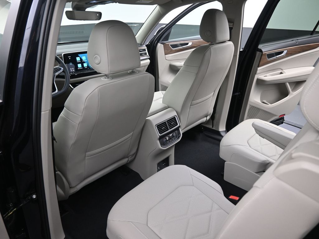 2025 Volkswagen Atlas SE Technology photo 37