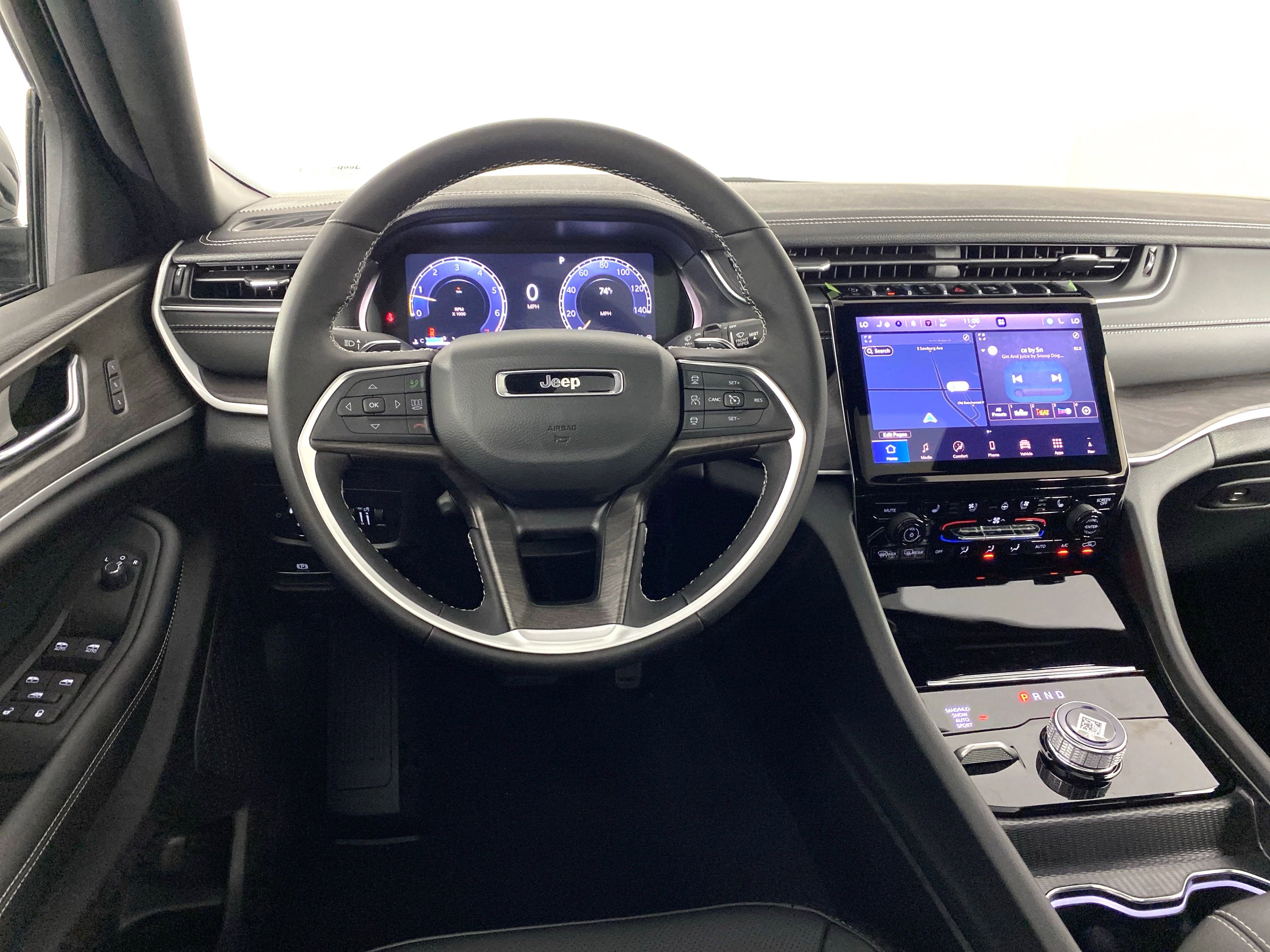 2025 Jeep Grand Cherokee Limited photo 2