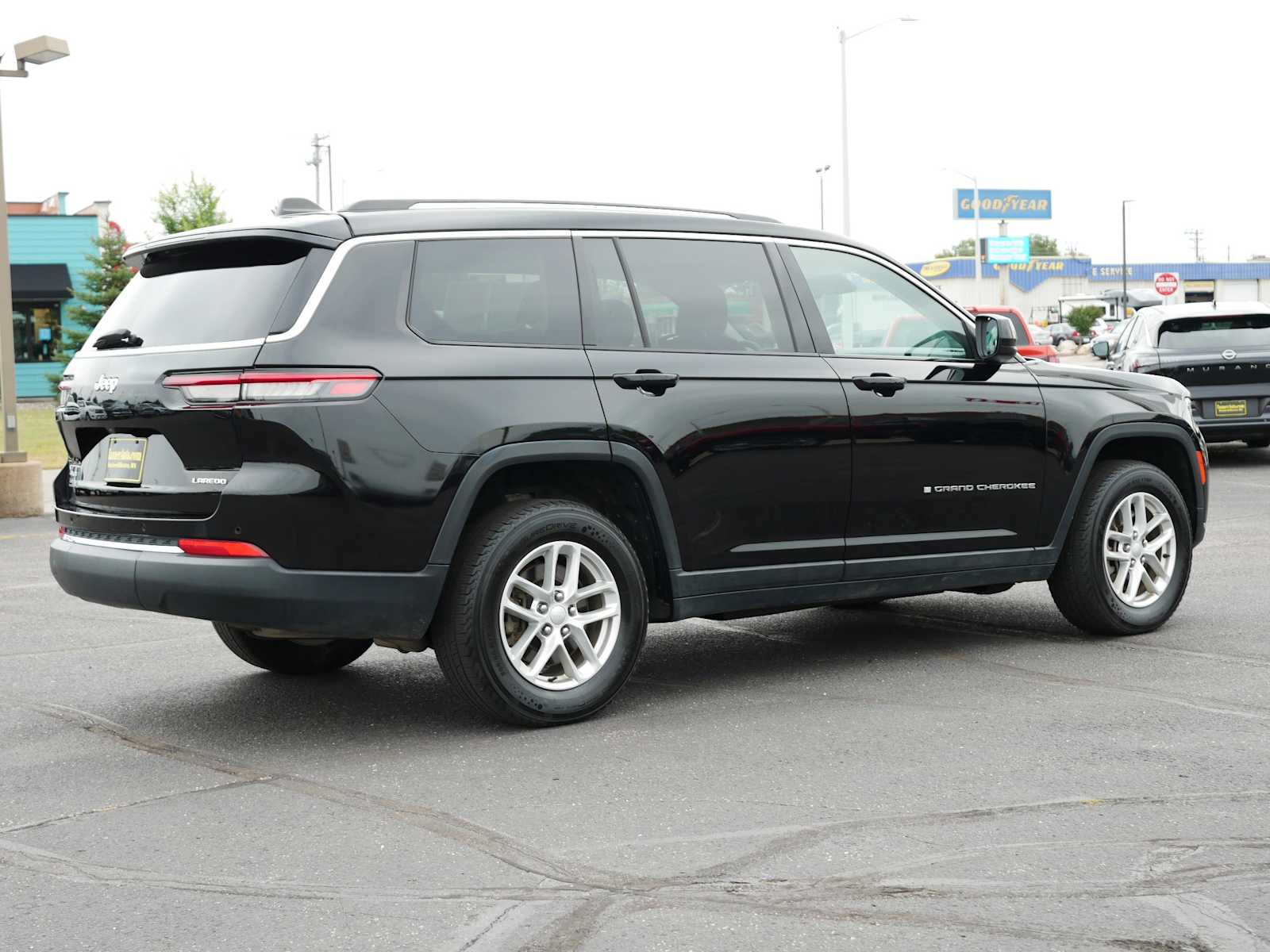 2023 Jeep Grand Cherokee Laredo photo 7