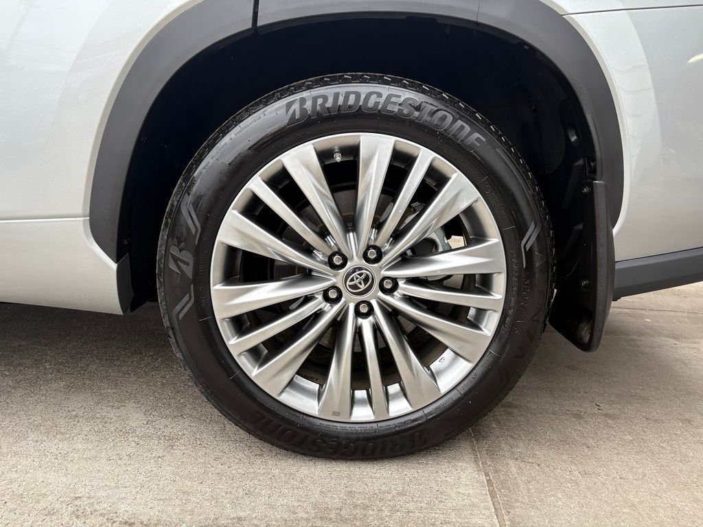 2024 Toyota Highlander Platinum photo 12