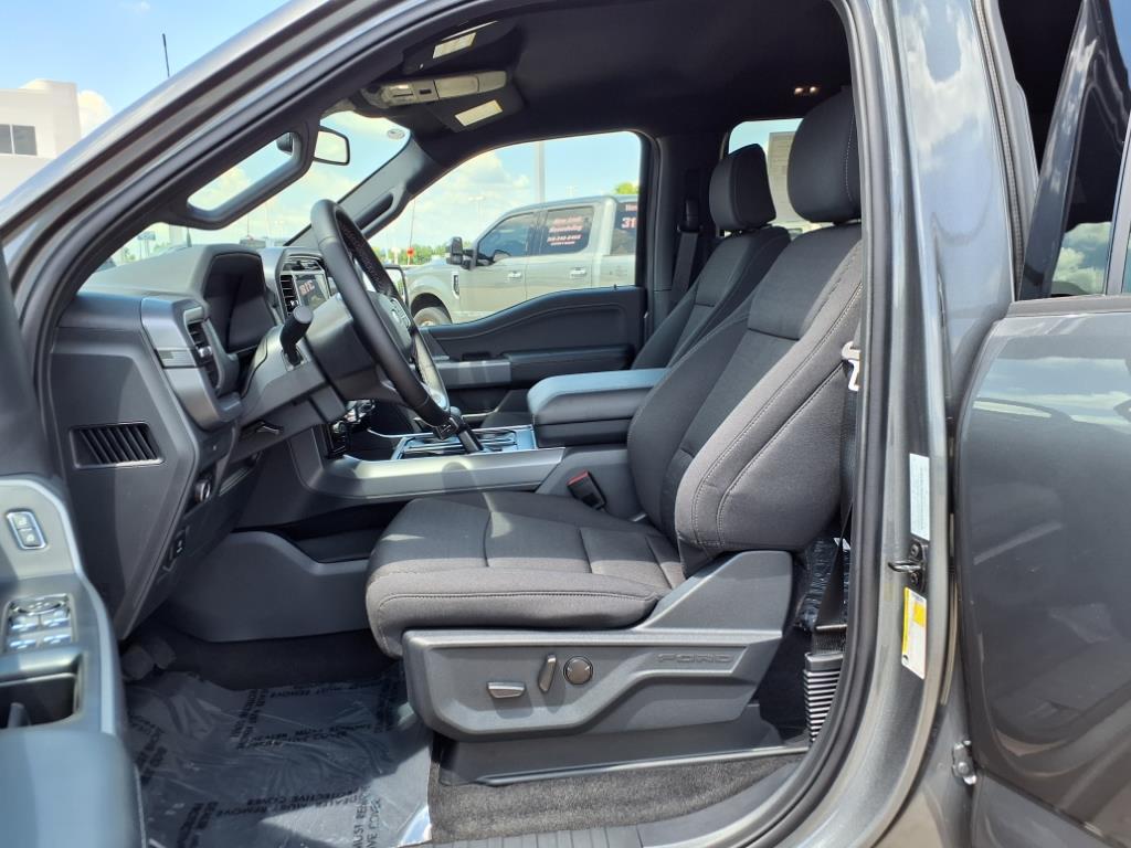 2025 Ford F-150 XLT photo 13