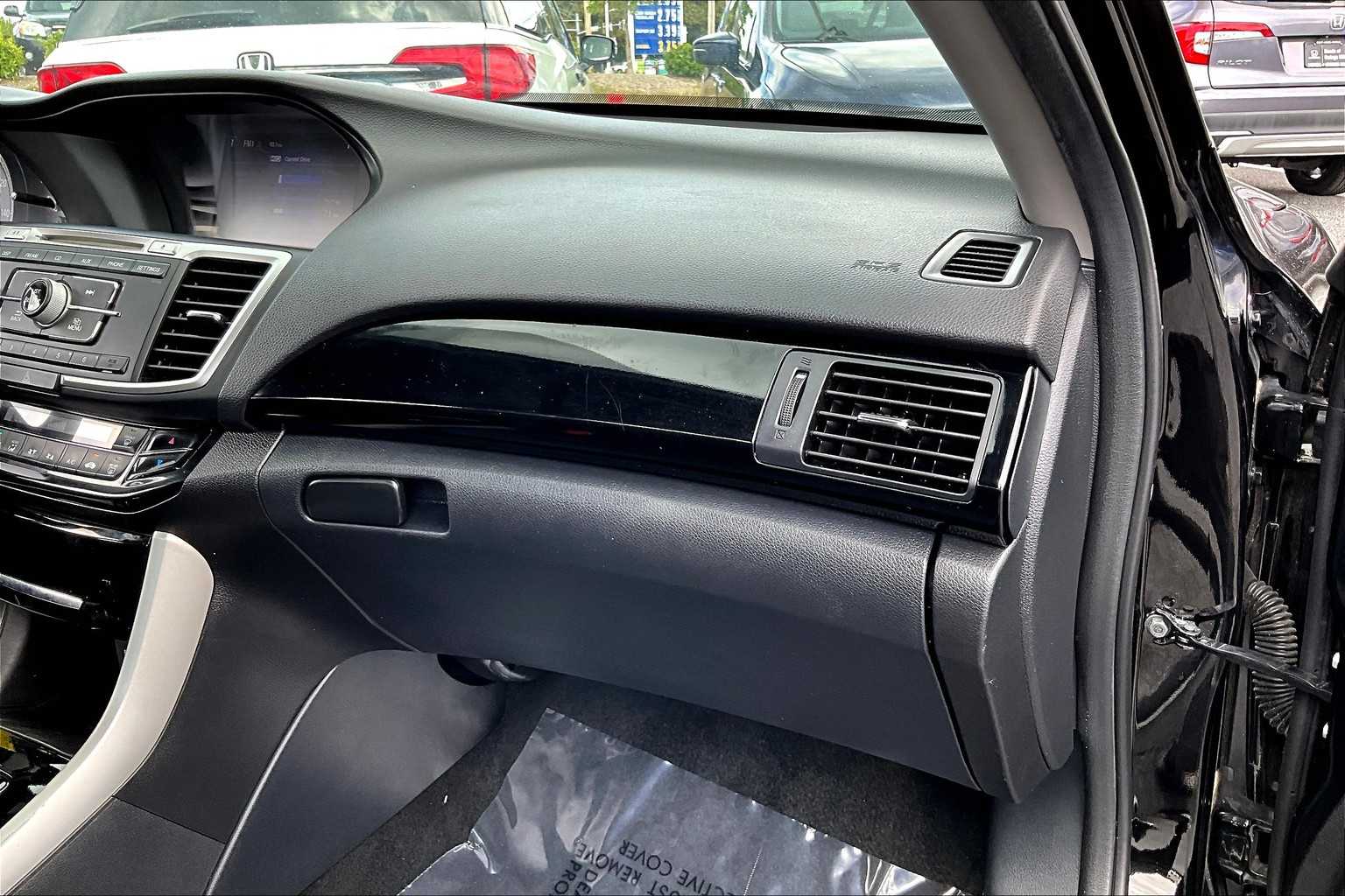 2016 Honda Accord LX photo 15