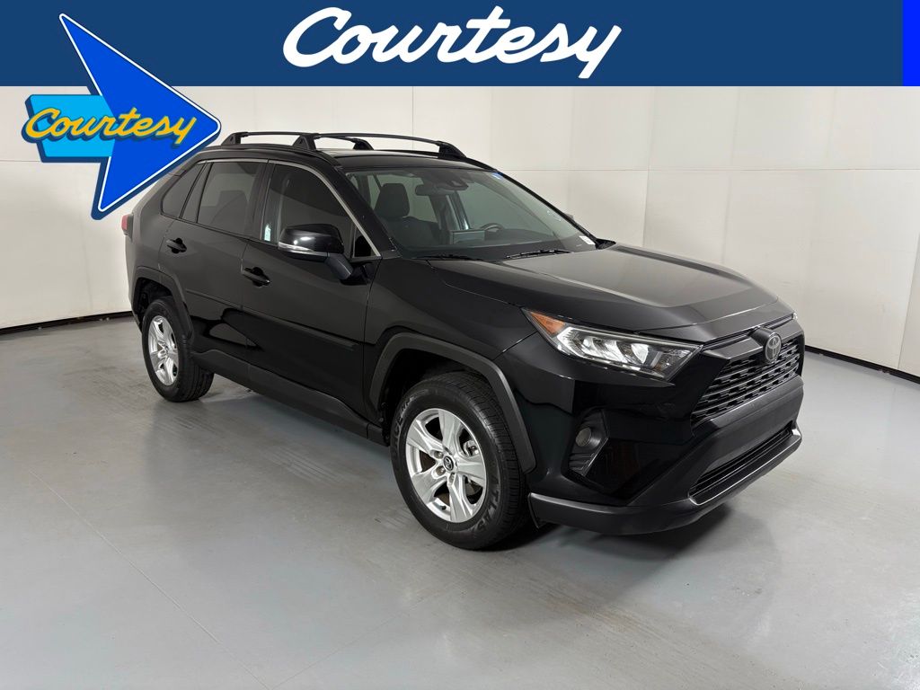 2020 Toyota RAV4 XLE's photo