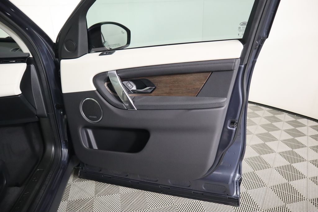2025 Land Rover Discovery Sport S photo 22