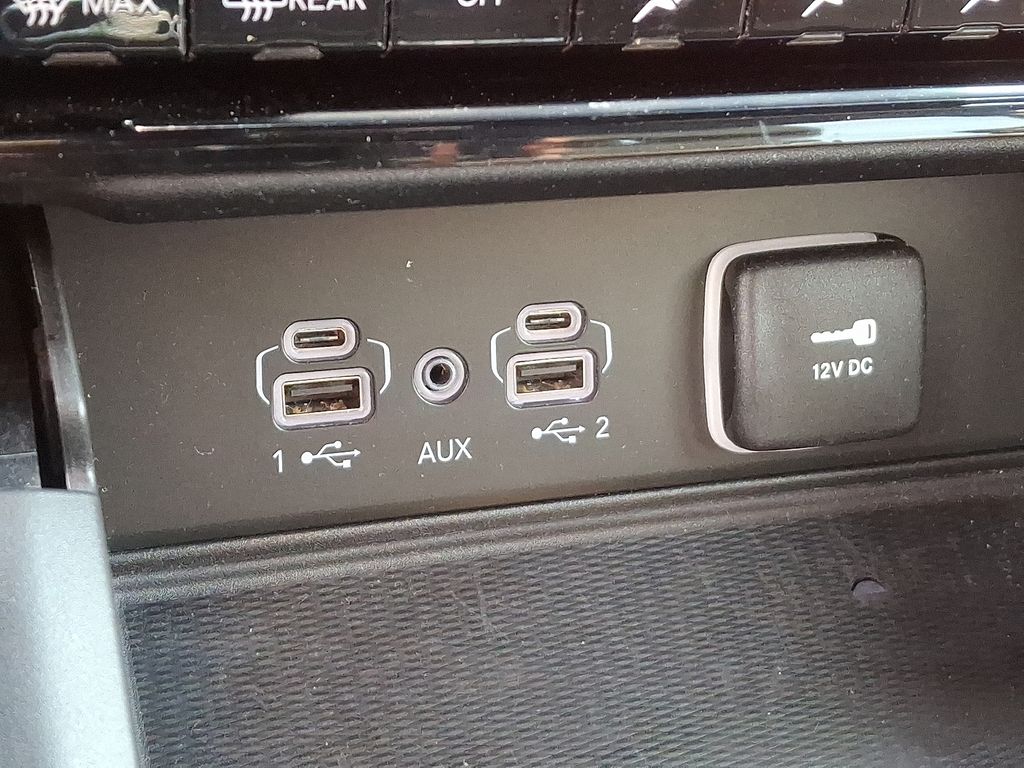 2024 Jeep Grand Cherokee Altitude photo 23