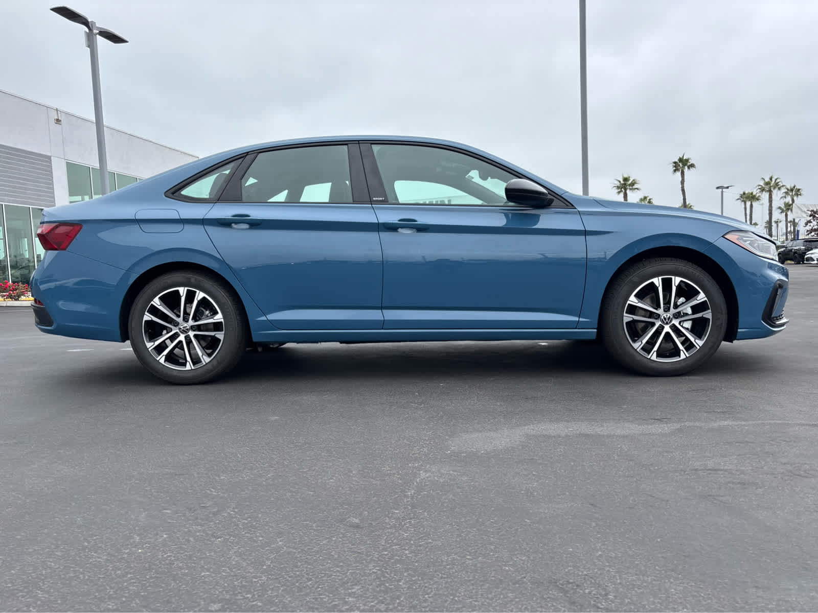 2025 Volkswagen Jetta Sport photo 2