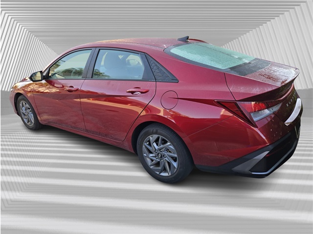 2024 Hyundai Elantra SEL photo 4