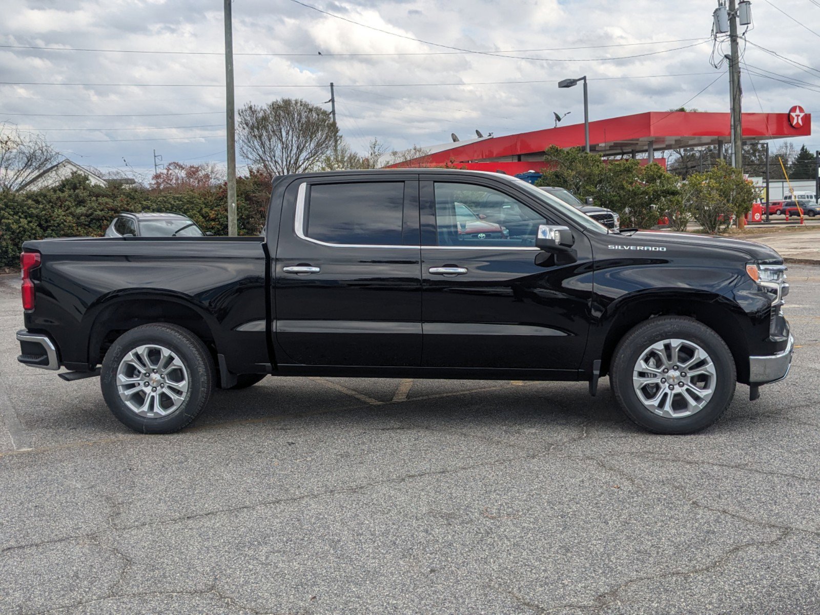 2025 Chevrolet Silverado 1500 LTZ photo 3