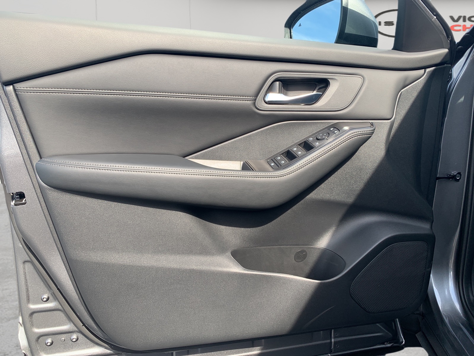 2026 Nissan Rogue SV photo 10