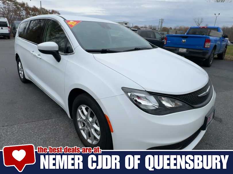 2022 Chrysler Voyager LX photo 2