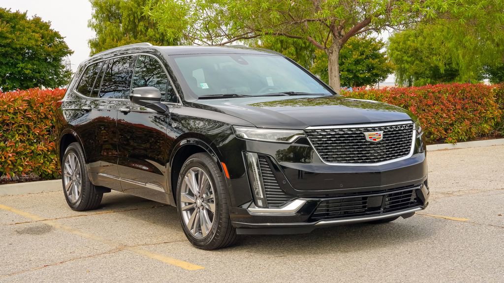 2025 Cadillac XT6 Premium Luxury photo 3