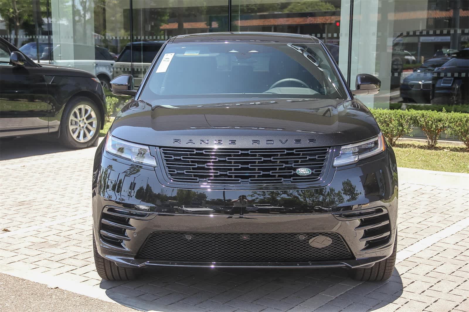 2026 Land Rover Range Rover Velar SE photo 2