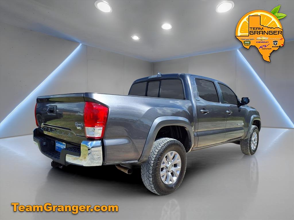 2017 Toyota Tacoma SR5 photo 2