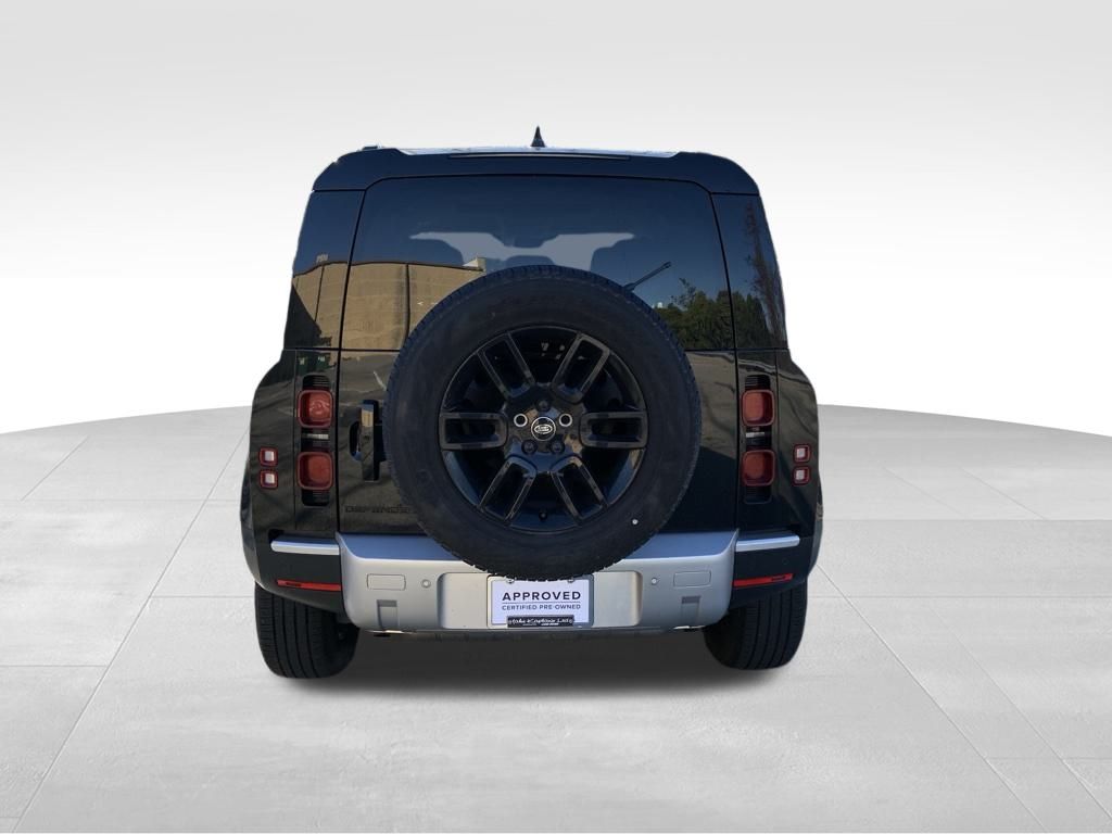 2024 Land Rover Defender 110 S photo 3