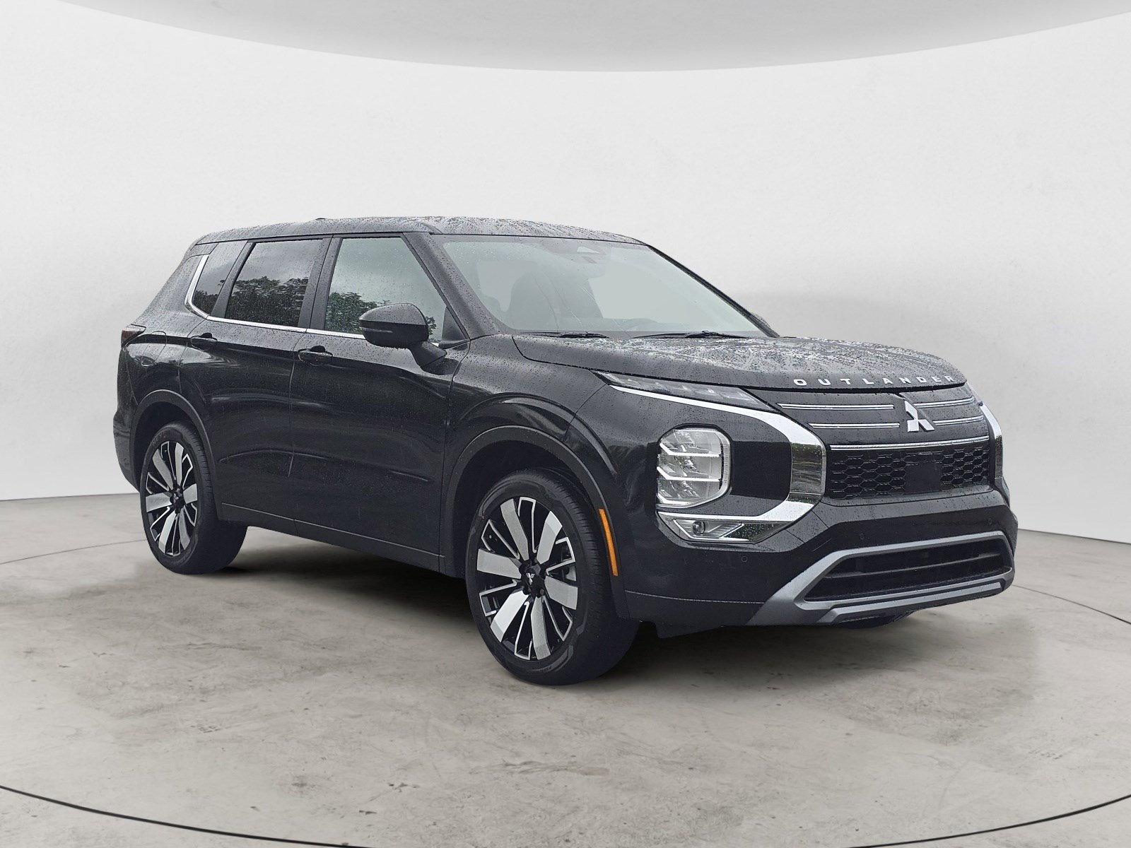 2025 Mitsubishi Outlander SE's photo