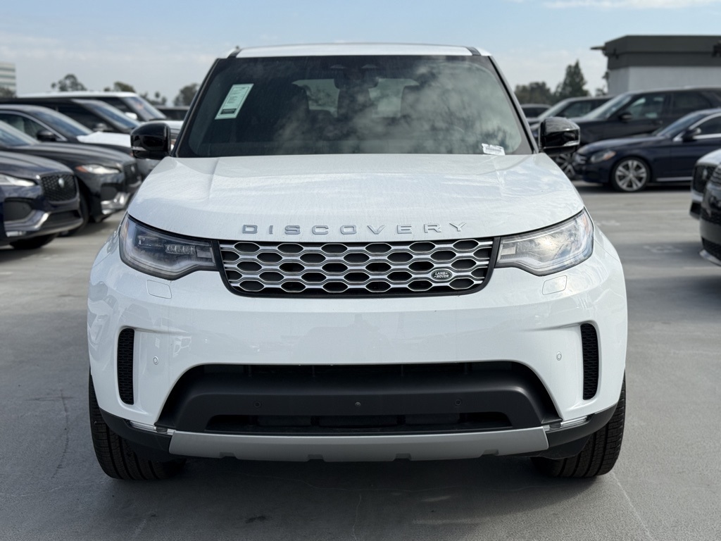 2025 Land Rover Discovery S photo 2