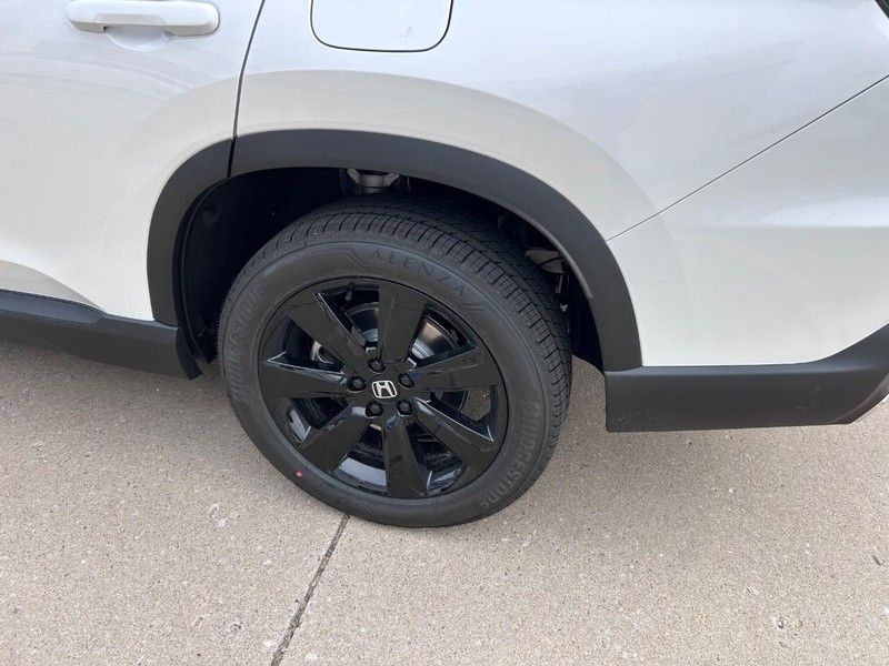 2025 Honda Pilot Black Edition photo 4