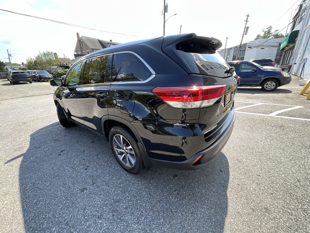 2019 Toyota Highlander XLE photo 2