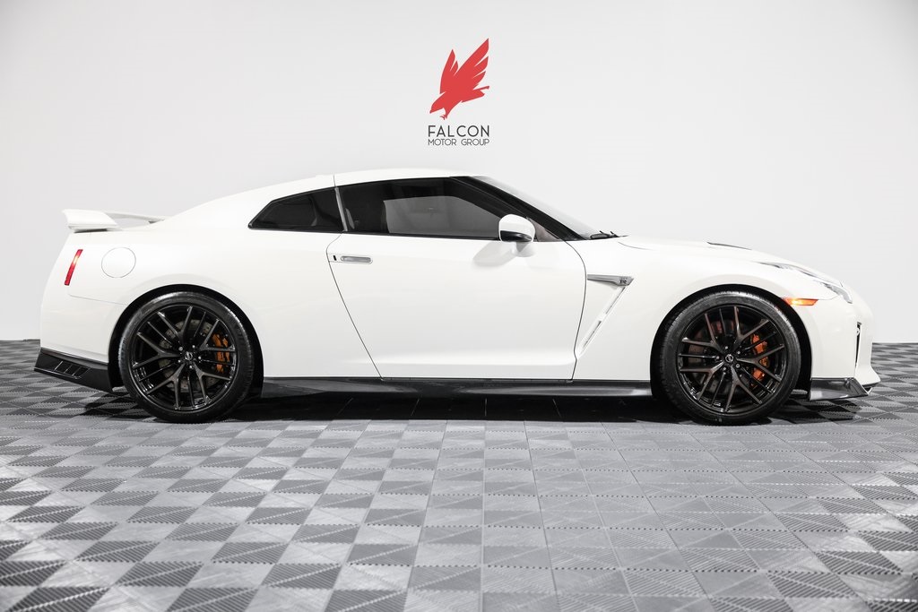 2018 Nissan GT-R Premium's photo