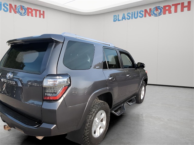 2014 Toyota 4Runner SR5 photo 5
