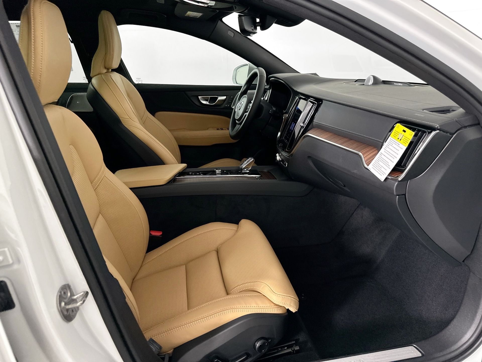 2026 Volvo V60 Cross Country B5 AWD photo 24