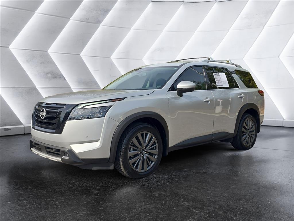 2025 Nissan Pathfinder SL's photo