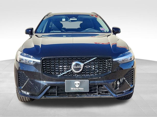 2025 Volvo XC60 B5 Core photo 4