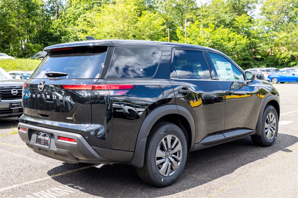 2025 Nissan Pathfinder S photo 5