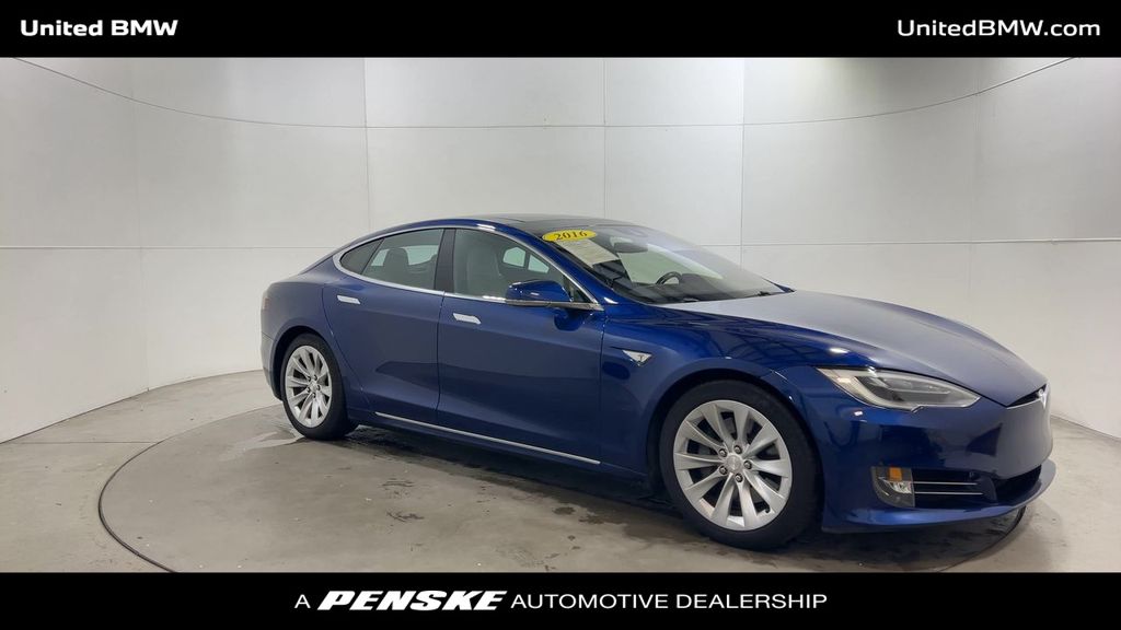 2016 Tesla Model S photo 2