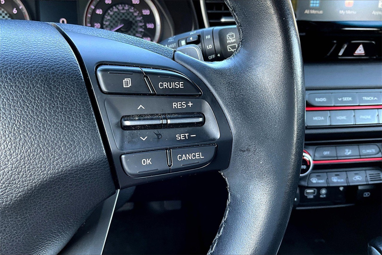 2019 Hyundai Veloster 2.0L Premium photo 24