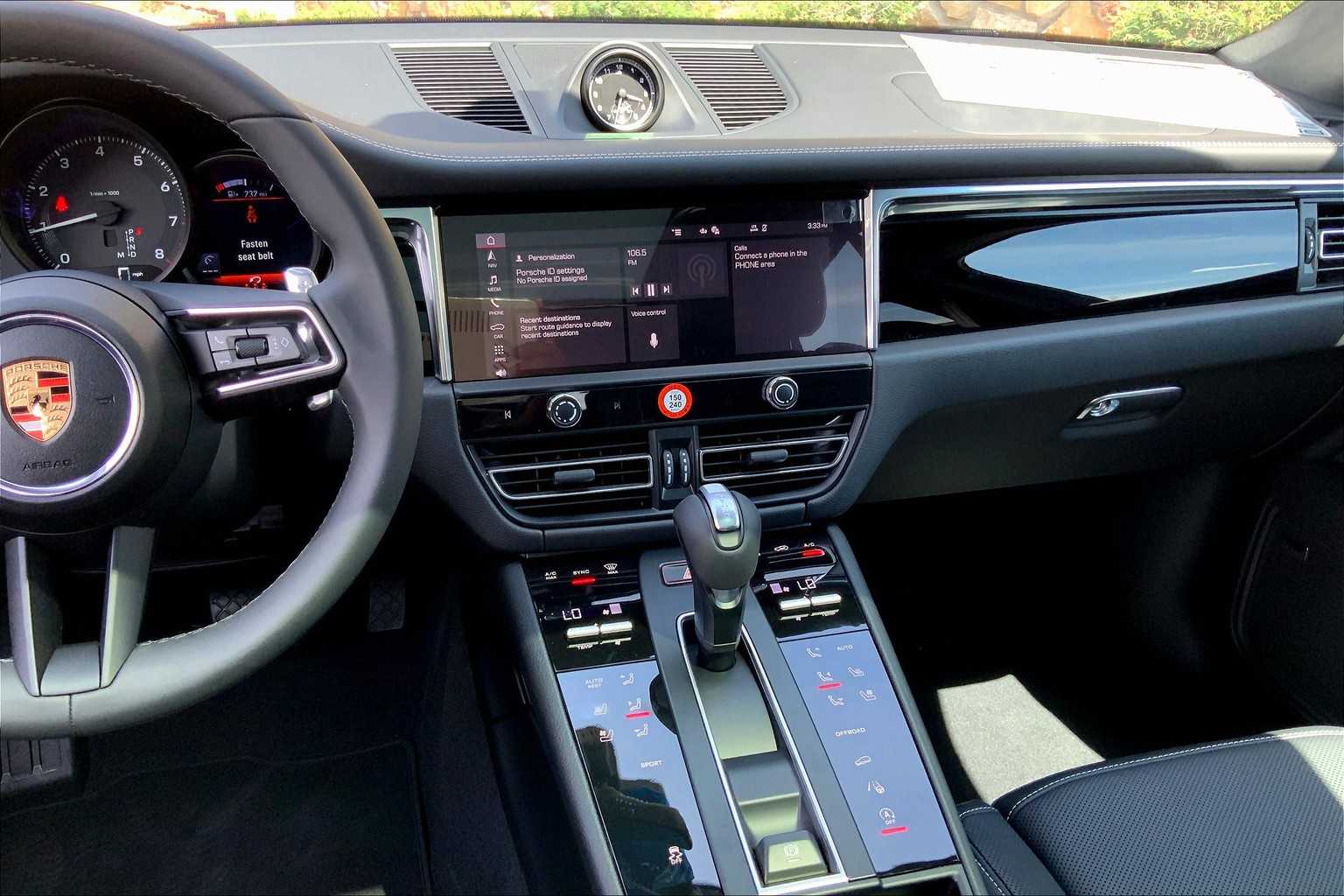 2025 Porsche Macan S photo 16