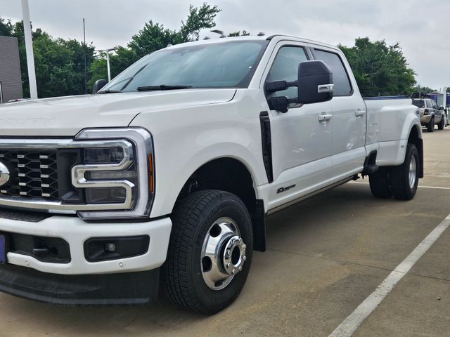 2025 Ford F-350 Platinum photo 2