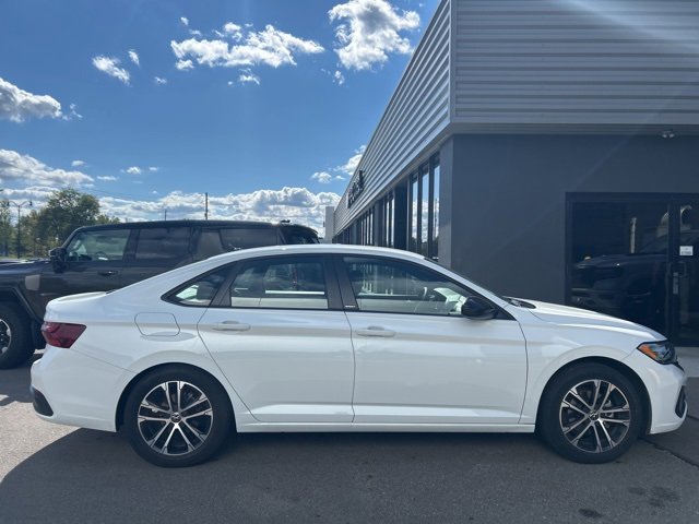 2023 Volkswagen Jetta Sport photo 3
