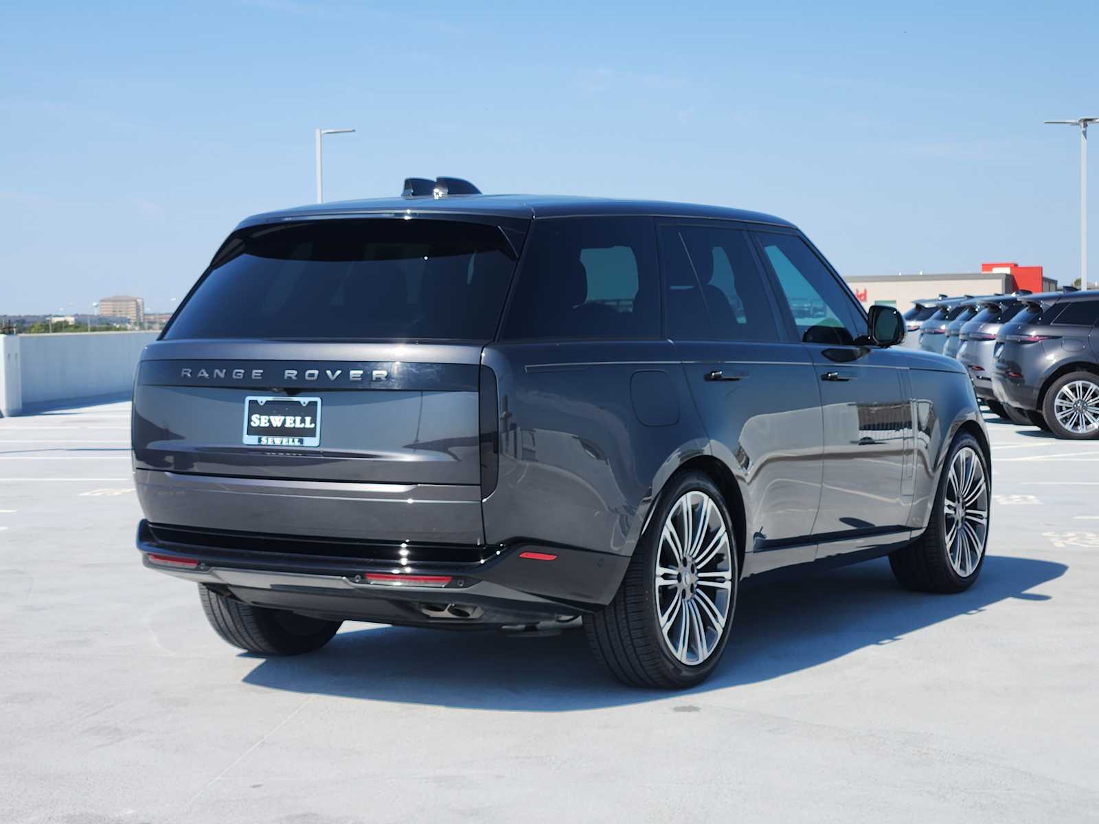 2024 Land Rover Range Rover SE photo 5