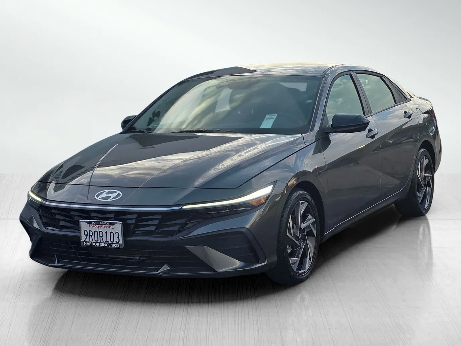 2025 Hyundai Elantra SEL Sport photo 3