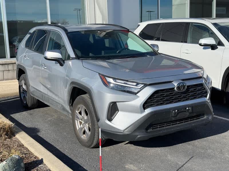 2025 Toyota RAV4 XLE's photo