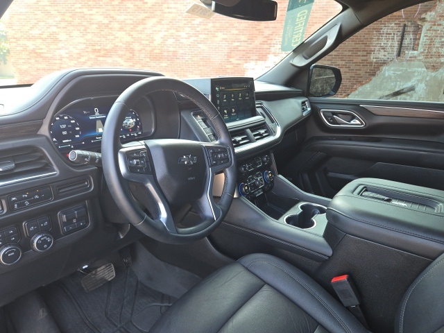 2023 Chevrolet Suburban Z71 photo 8