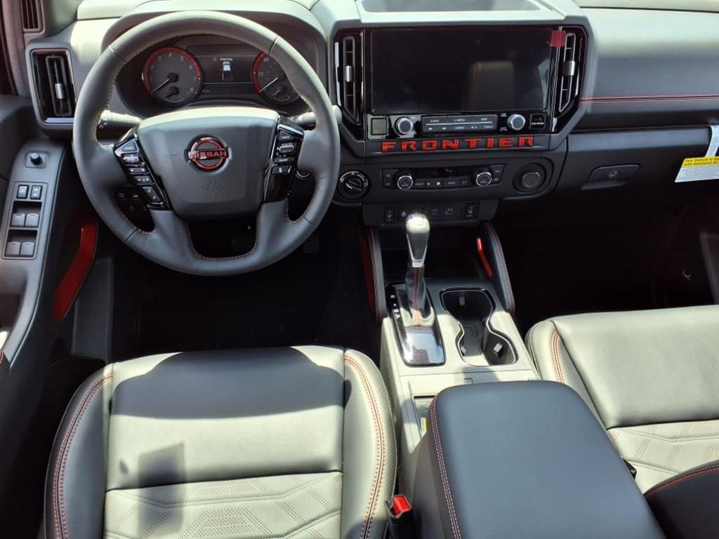 2025 Nissan Frontier PRO-4X photo 2