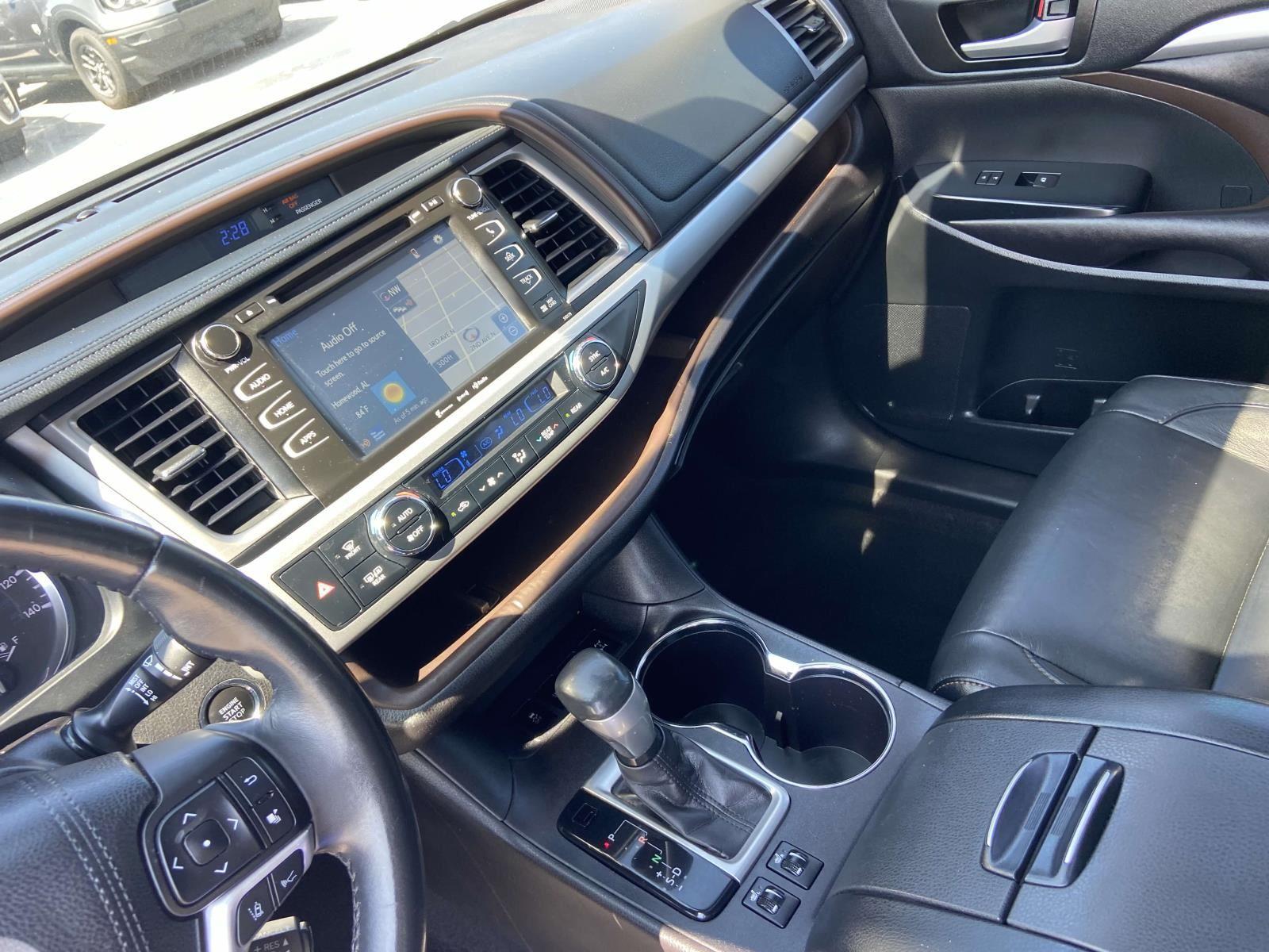 2017 Toyota Highlander XLE photo 16
