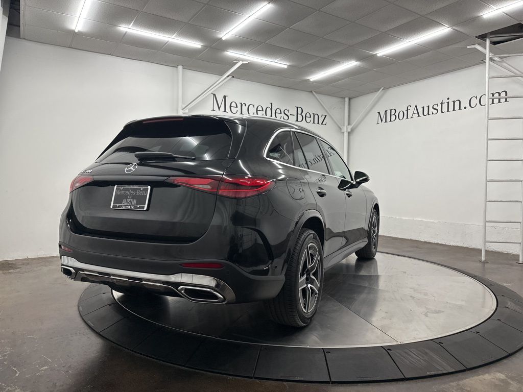 2025 Mercedes Benz GLC 300 photo 3