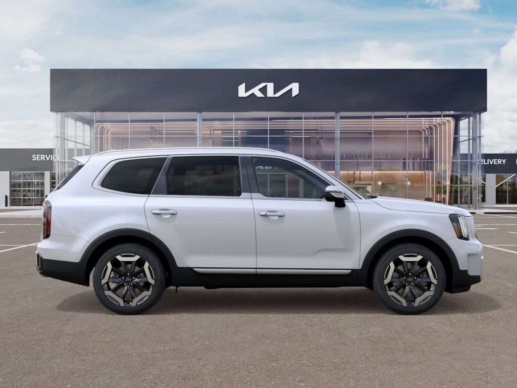 2025 Kia Telluride EX photo 2
