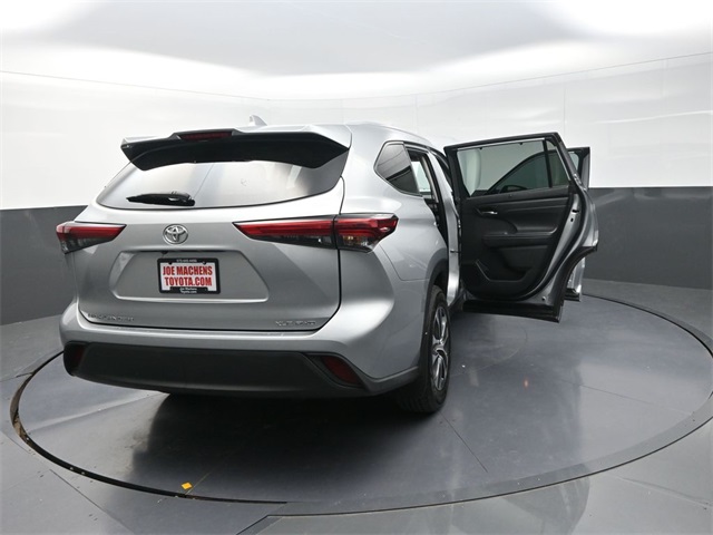 2022 Toyota Highlander XLE photo 39