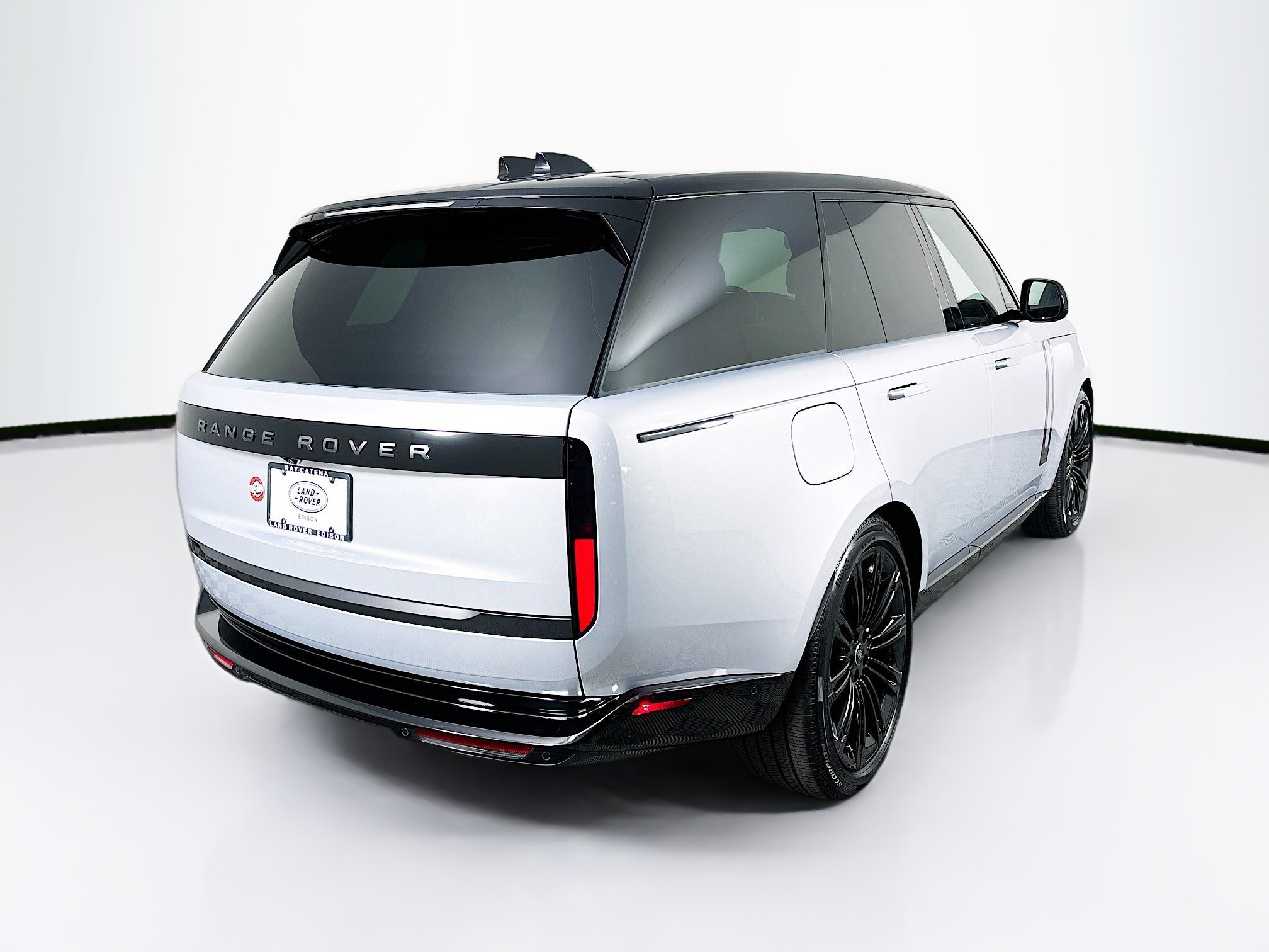 2025 Land Rover Range Rover SE photo 3