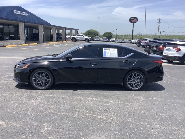 2023 Nissan Altima SR photo 4